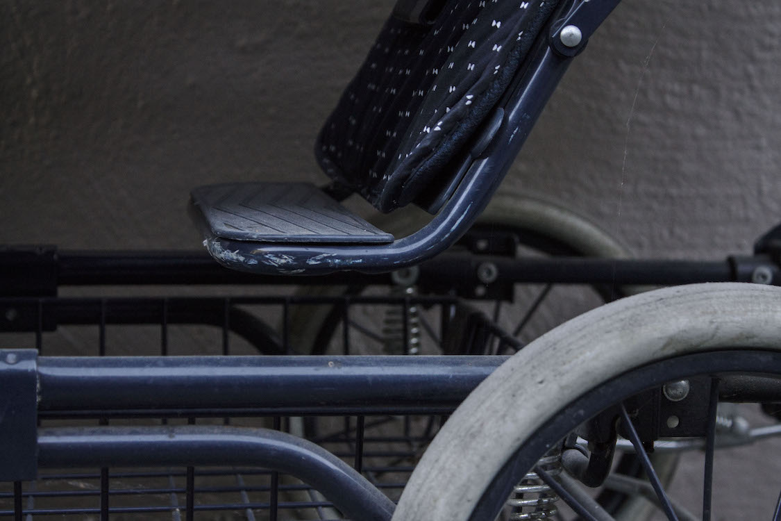 A close up photo of a dark blue stroller.