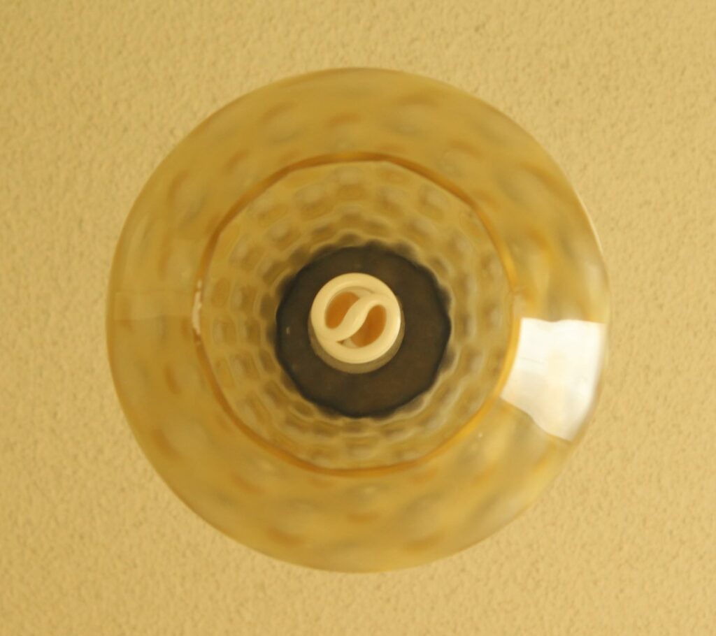 A circular pendant lamp