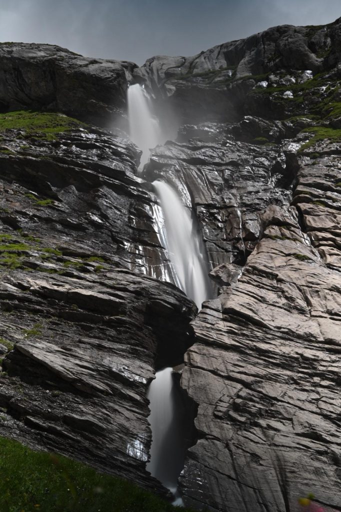 Picture of a waterfall flowing between rocks