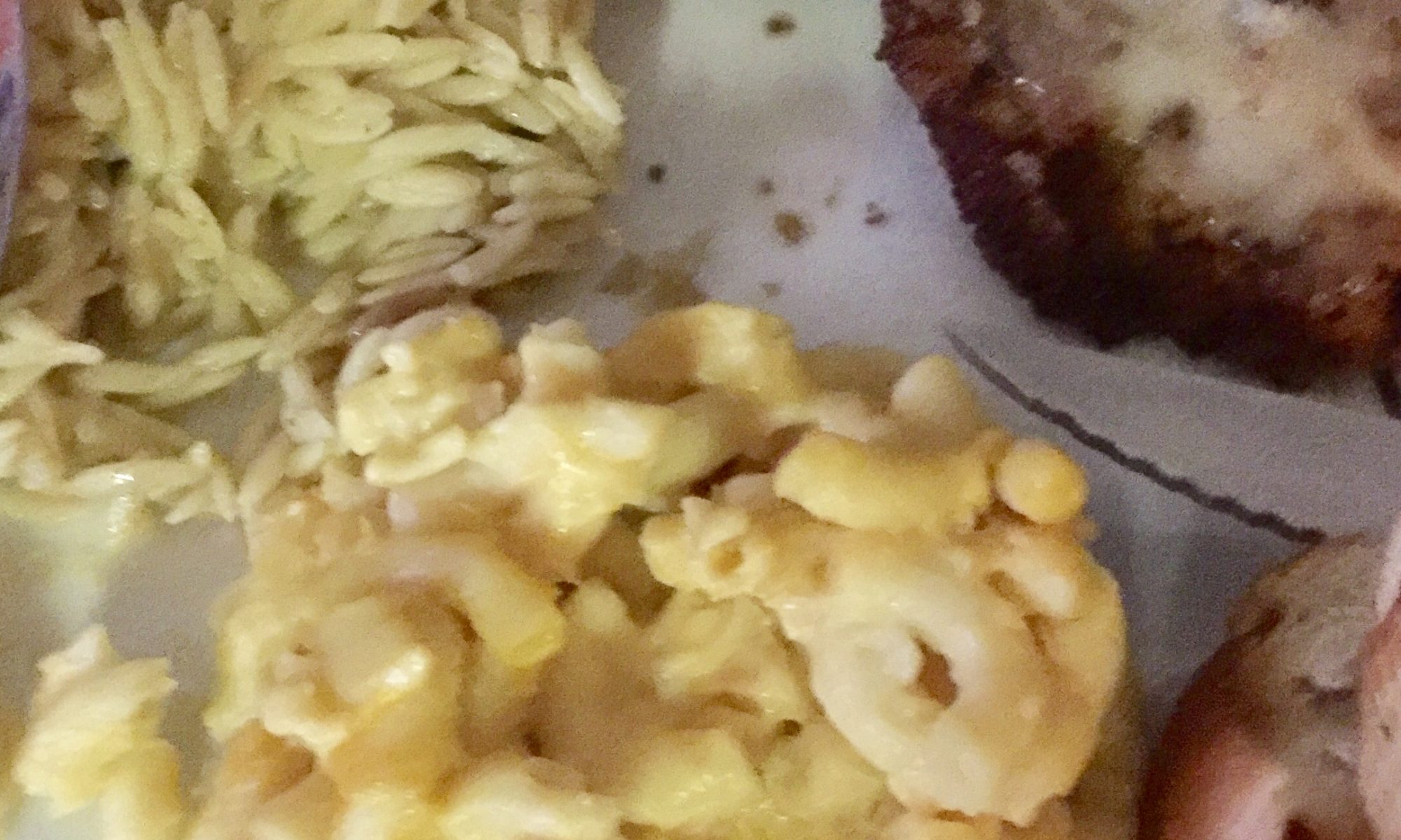 A plate with macaroni and cheese, orso pasta, parmesan chicken, and bread