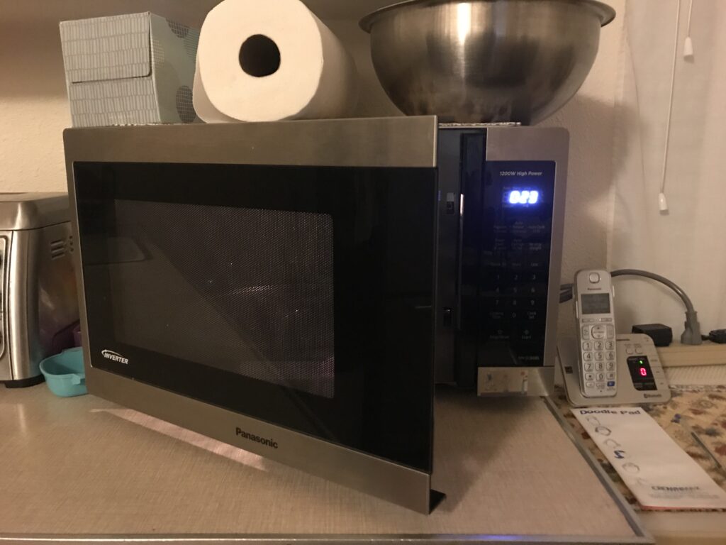 A picture of my favorite appliance, the microwave.