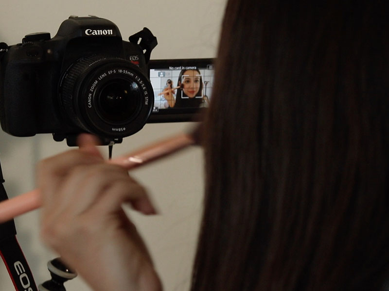 Camilla filming a makeup tutorial