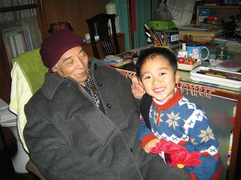 BoYunShi with his grandson in about 2008