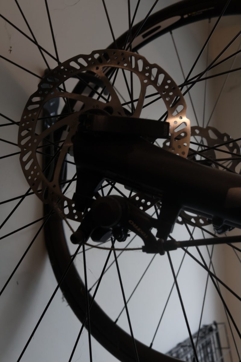 Close-up of bike gears at an angle to demonstrate how leading lines convey depth. 