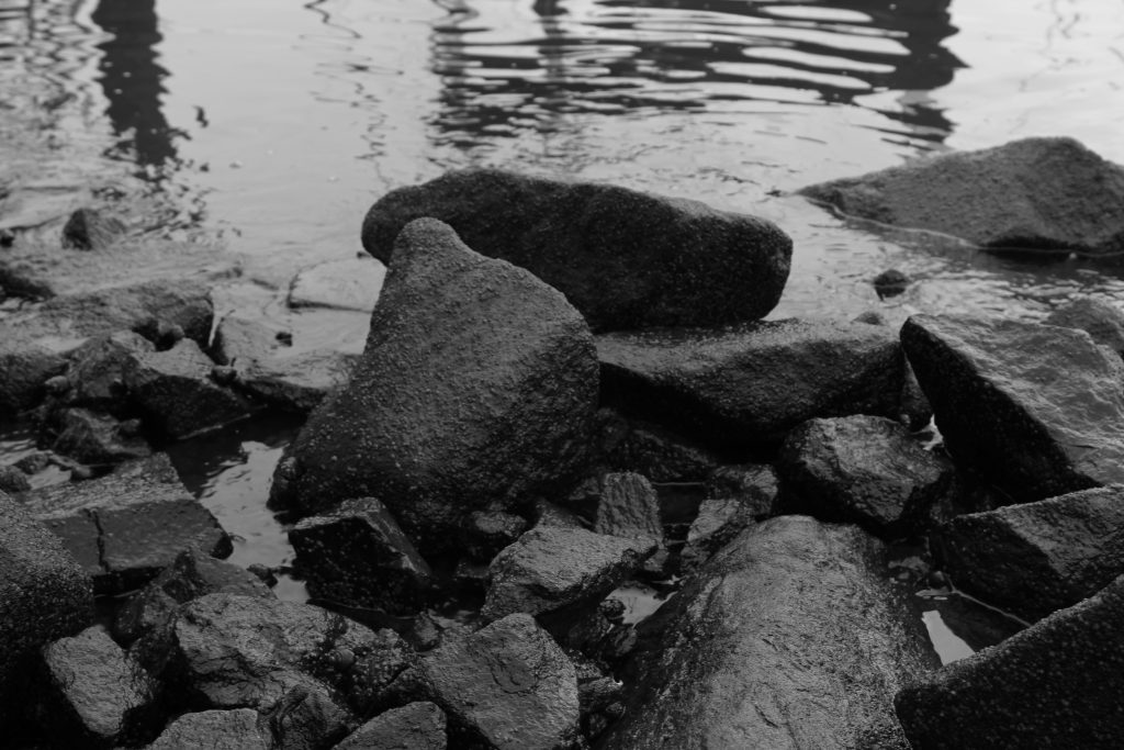 A picture of rocks by water.