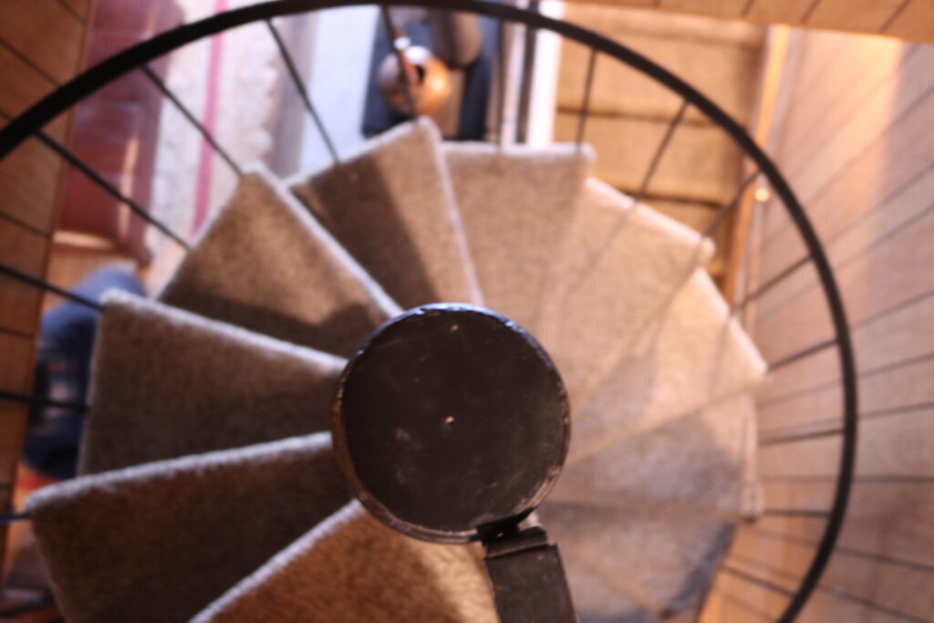 New Beginnings
This week I sought to capture the concept of 'New Beginnings' through the use of circles and the infinite qualities they have. We know the railing of the winding staircase to be circular, yet the image is cut off where it continues downward. Thus it leaves us wanting to continue down the stairway to complete the circle. The circular pole in the middle is meant to signify how although we are embarking on a new journey, somethings are forever. While our eyes see, our curiosity compels us to learn, and so we embark on New Beginnings.